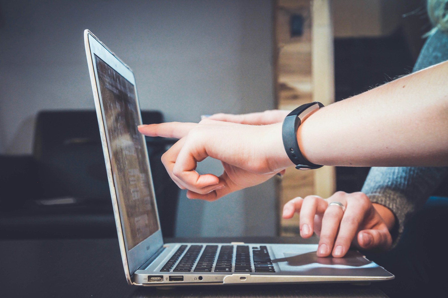 6 reasons to use a salary benchmarking tool